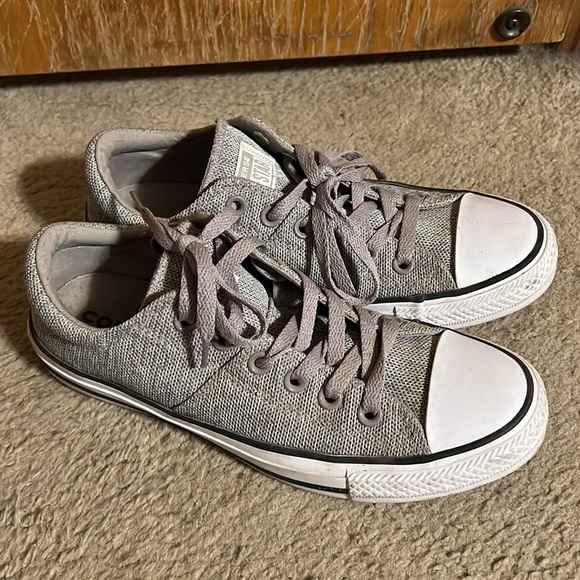 Nice HTF SIZE! Size 8 Womanโs Converse Tie Shoes. Grey Material! Very Nice! - Picture 2 of 5